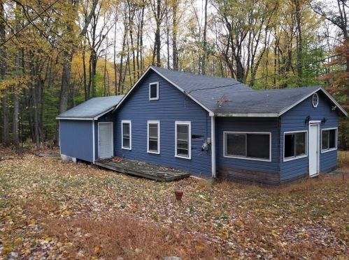 32 Woodland Rd, Middletown, NY 10940-7427