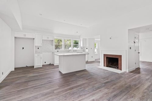 353 Quinnipiac Ave, North Haven CT  06473-3718 exterior
