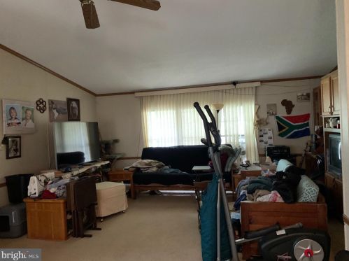 1002 Redwood Dr, Breinigsville PA  18031-1627 exterior