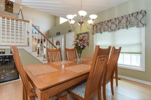 16 Patricks Ct, Wallingford CT  06492-2692 exterior