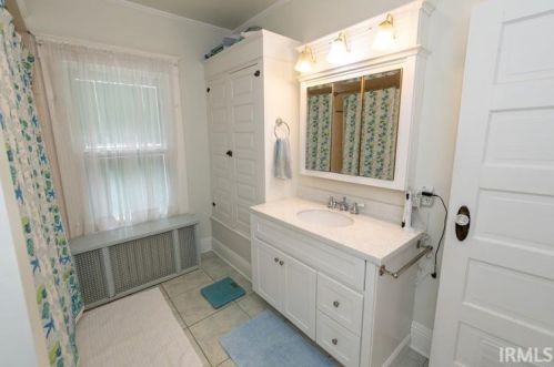 321 Edgewater Dr, Mishawaka IN  46545-6910 exterior