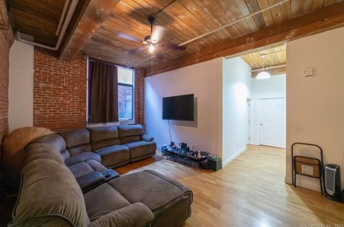 390 Charles St, Bridgeport, CT 06606-5651