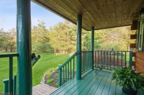 2 Garden Ln, White House Station, NJ 08889-3564