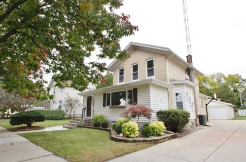 209 7th St, Watertown, WI 53094-4706