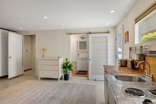 4262 Lemp Ave, North Hollywood CA  91604-2811 exterior