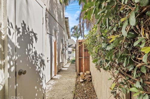 1813 Huntington St, Huntington Beach CA  92648-3131 exterior