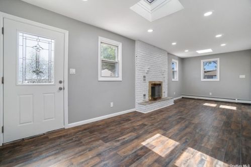 247 Garden St, Westbury NY  11590-3842 exterior