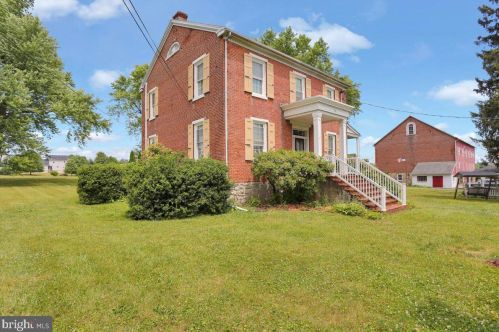 570 Niantic Rd, Dale, PA 19504-9536
