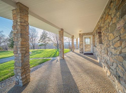 90 Onderdonk Rd, Warwick NY  10990-2939 exterior
