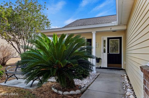 4 Lakeside Dr, Bluffton SC  29910-8015 exterior