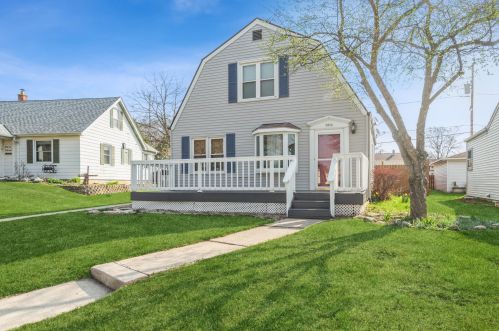 3654 20th Pl, Milwaukee, WI 53221-1518