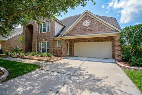 2312 Echo Harbor Dr, Pearland, TX 77584-1569