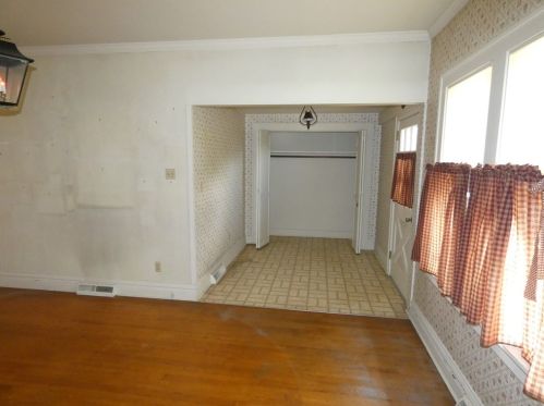 817 Royal Ave, Moon Twp, PA 15108-1730