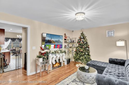 26 Northfield Ave, East Brunswick NJ  08816-3031 exterior