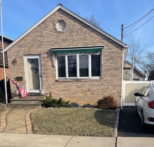 62 Chicago Ave, North Bellmore, NY 11710-2613