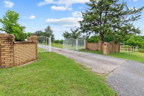 454 Glenwood Dr, Denison, TX 75020-2628