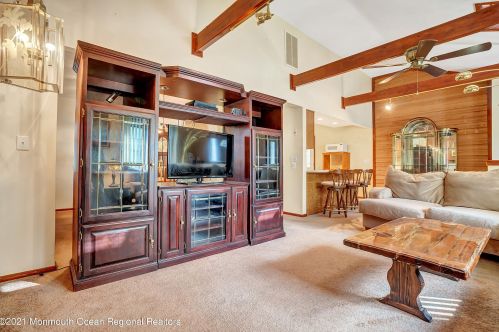 61 Venice Dr, Bricktown NJ  08723-6976 exterior