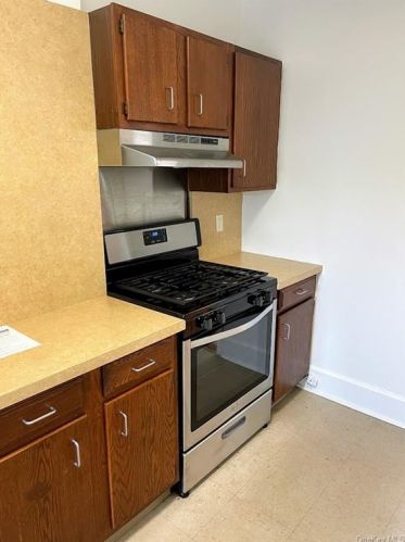 14 Stephenson Blvd, New Rochelle NY  10801-4402 exterior