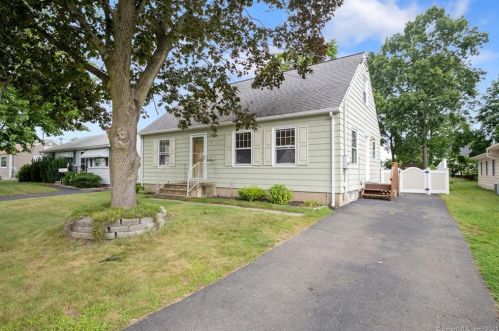5 Lincoln St, North Haven CT  06473-1807 exterior