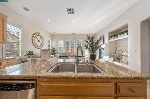 1733 Campanula Dr, San Ramon CA  94582-5155 exterior