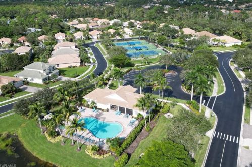 16200 Parque Ln, Naples FL  34110-2826 exterior