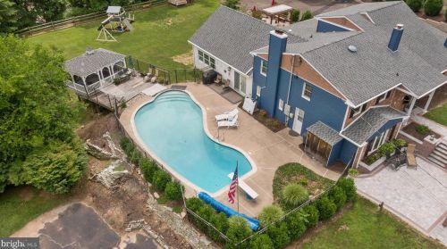 135 Marmic Dr, Southampton PA 18966-1725 exterior