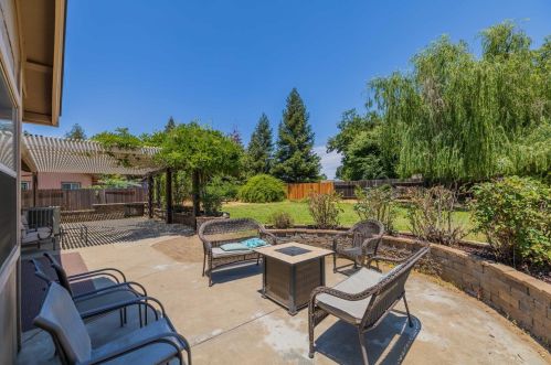 9015 Plum Blossom Ct, Citrus Heights, CA 95662-4143