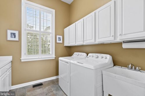 9012 Virginia Ter, Lorton VA  22079-3251 exterior