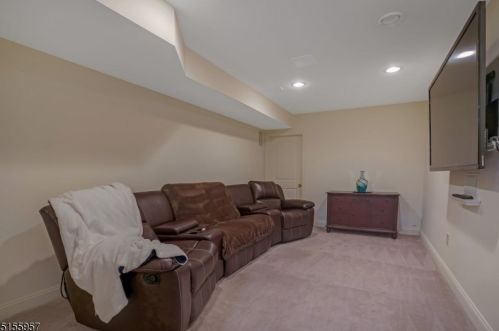 8 Forest View Dr, Martinsville NJ  08836-2039 exterior