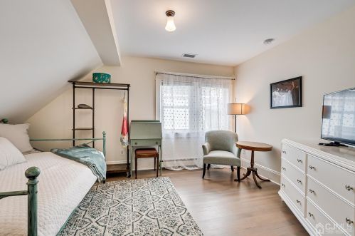 24 William St, Metuchen NJ  08840-1822 exterior