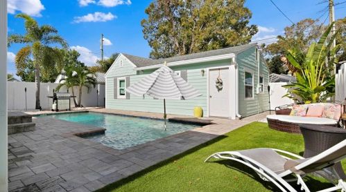 3235 6 Ave, Saint Petersburg FL  33712-1415 exterior