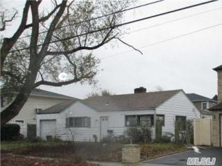 110 Shoreham Way, North Merrick, NY 11566-5029