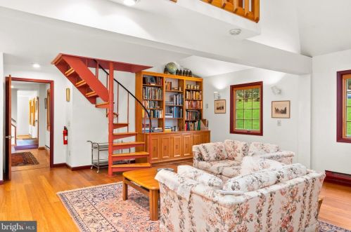 4 Stephen Dr, Glen Mills PA  19342-8803 exterior