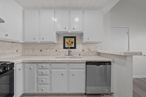 672 Parkview Dr, Lake Elsinore CA  92530-7071 exterior