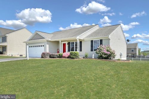 465 Pebble Beach Dr, Mount Wolf, PA 17347-9224