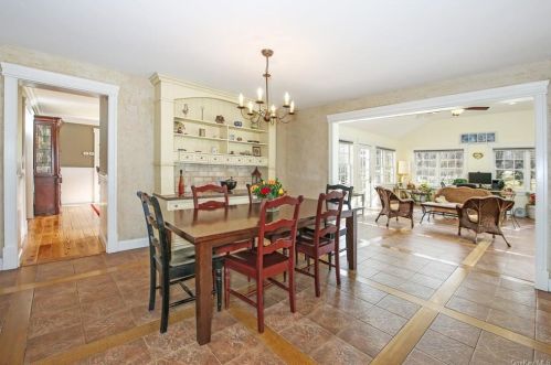 221 Oscawana Lake Rd, Tompkins Corners NY  10579-2600 exterior