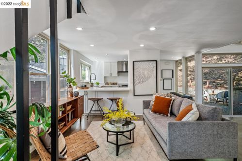 5857 Ascot Dr, Oakland CA 94611-1711 exterior