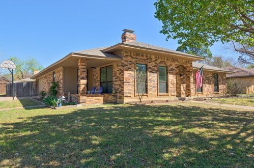 2309 Windsor Dr, Denton, TX 76207-1130