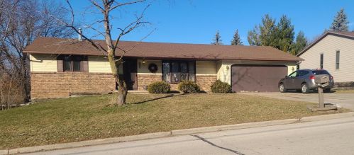 2262 Hilltop Dr, Green Bay, WI 54313-5383