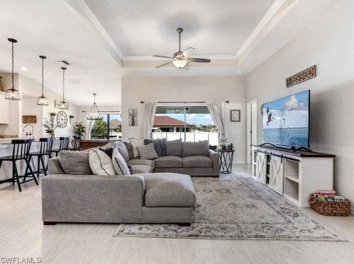 2221 21st St, Cape Coral, FL 33991-3018