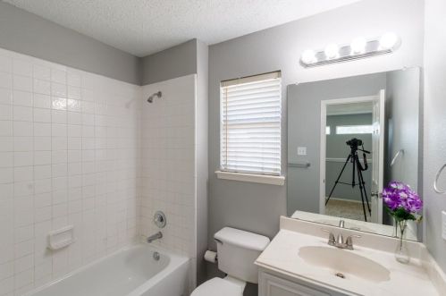 1301 Marken Ct, Carrollton TX  75007-1105 exterior