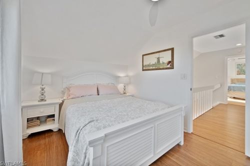 215 Robinwood Cir, Sanibel FL  33957-5722 exterior