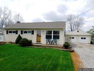 1820 Rocklyn Dr, Brunswick, OH 44212-4130
