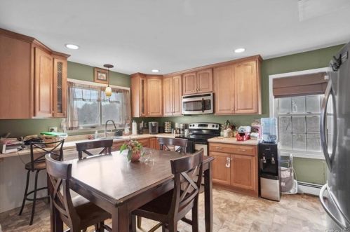 318 Noxon Rd, Poughkeepsie NY  12603-2904 exterior