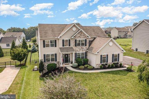 213 Dunbar Dr, Navy Sup Dpt, PA 17050-2479