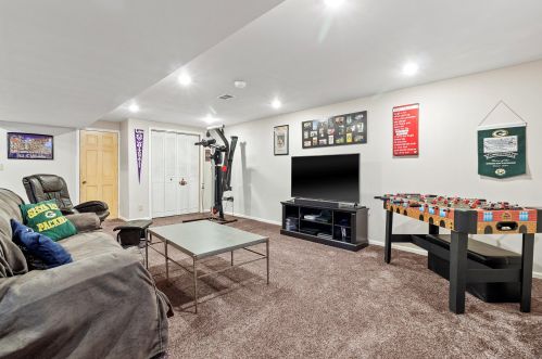 3633 100, Milwaukee WI 53222-2430 exterior