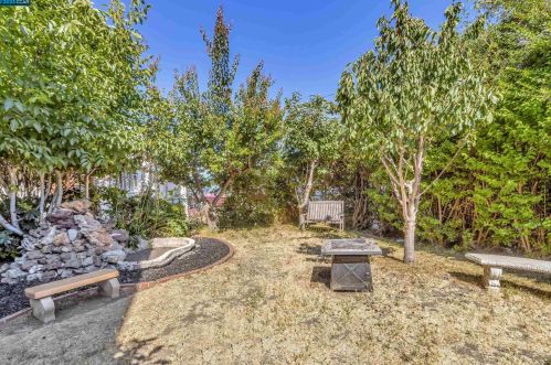1305 104th Ave, Oakland, CA 94603-3118