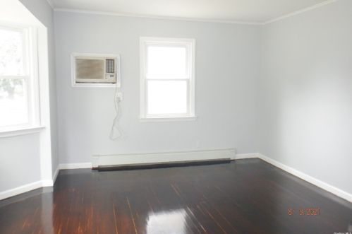34 Liberty Ave, North Lindenhurst NY  11757-4824 exterior