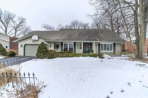 4725 Stratford Dr, Greendale, WI 53129-2016