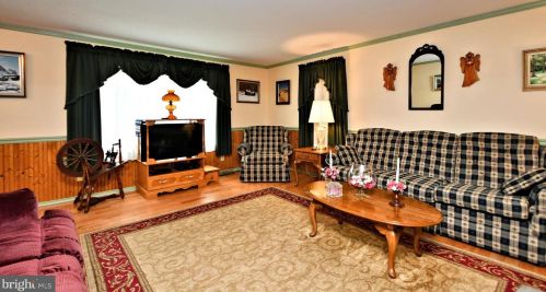 325 Lewis Rd, Limerick PA 19468-1510 exterior